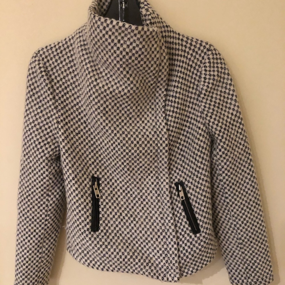 Black & white lined wool jacket with zipper.